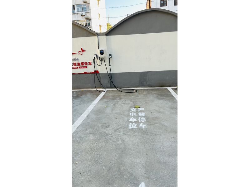 新乡物业建设中路充电站